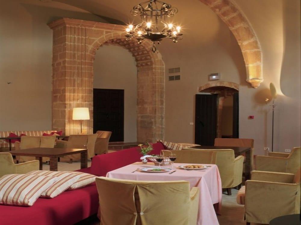 Parador De Trujillo Ngoại thất bức ảnh